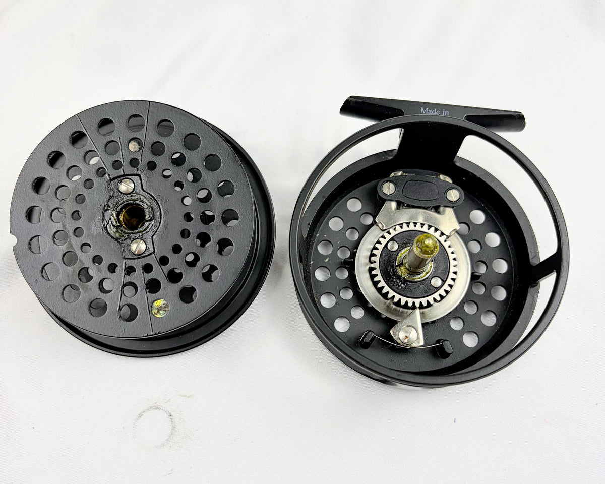 Scientific Anglers 78 Systems 2 Reel Black With Blue Pouch